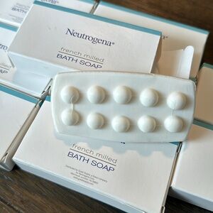 Neutrogena French Milled Bath Soap Massage Bar Lot of 9 Healthy Skin Glow